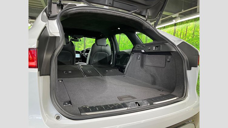 2019 認定中古車 Jaguar F-Pace Yulong White 3.0 litre V6 Supercharged Petrol S