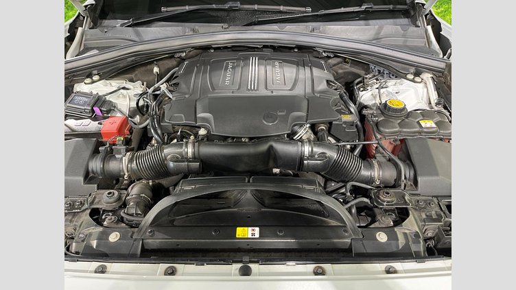 2019 認定中古車 Jaguar F-Pace Yulong White 3.0 litre V6 Supercharged Petrol S