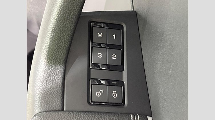 2019 認定中古車 Jaguar F-Pace Yulong White 3.0 litre V6 Supercharged Petrol S