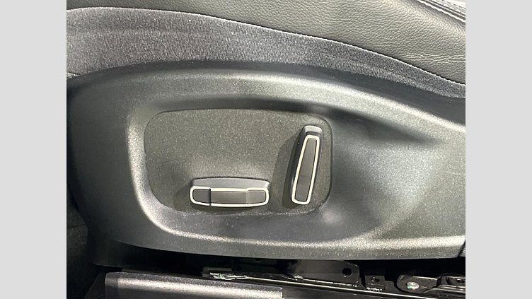 2019 認定中古車 Jaguar F-Pace Yulong White 3.0 litre V6 Supercharged Petrol S