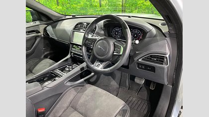 F-Pace 28