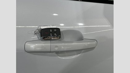 F-Pace 17