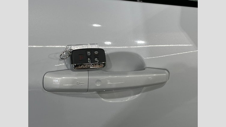 2019 認定中古車 Jaguar F-Pace Yulong White 3.0 litre V6 Supercharged Petrol S