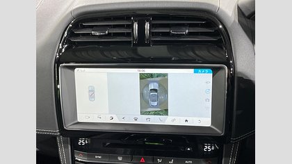 F-Pace 13