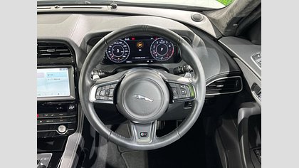 F-Pace 29