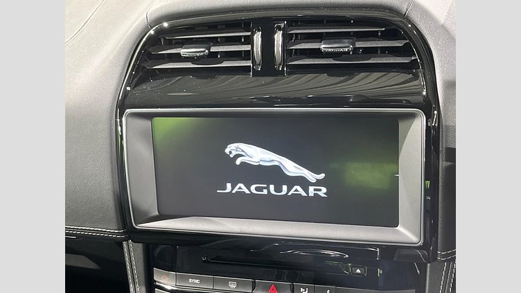 2019 認定中古車 Jaguar F-Pace Yulong White 3.0 litre V6 Supercharged Petrol S