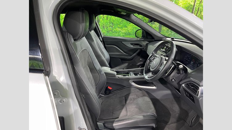 2019 認定中古車 Jaguar F-Pace Yulong White 3.0 litre V6 Supercharged Petrol S