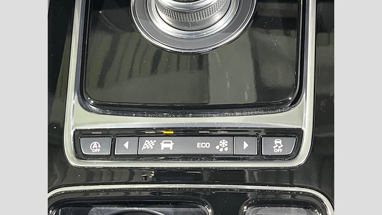 2019 認定中古車 Jaguar F-Pace Yulong White 3.0 litre V6 Supercharged Petrol S