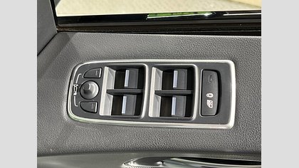 F-Pace 56