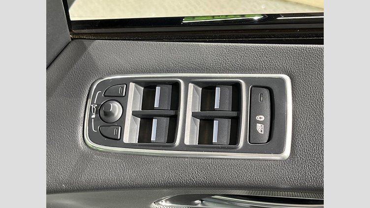 2019 認定中古車 Jaguar F-Pace Yulong White 3.0 litre V6 Supercharged Petrol S