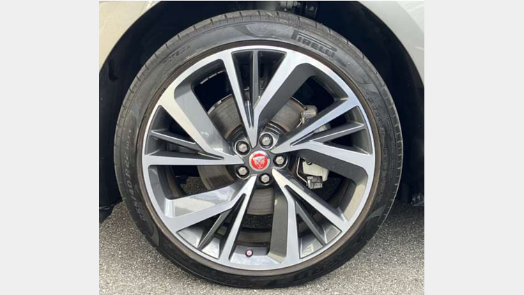 2019 認定中古車 Jaguar I-Pace シリコンシルバー EV400 HSE