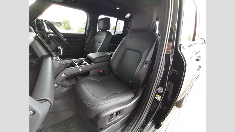 2025 認定中古車 Land Rover Defender 110 サントリーニブラック D350 ディーゼルマイルドハイブリッド X-Dynamic HSE