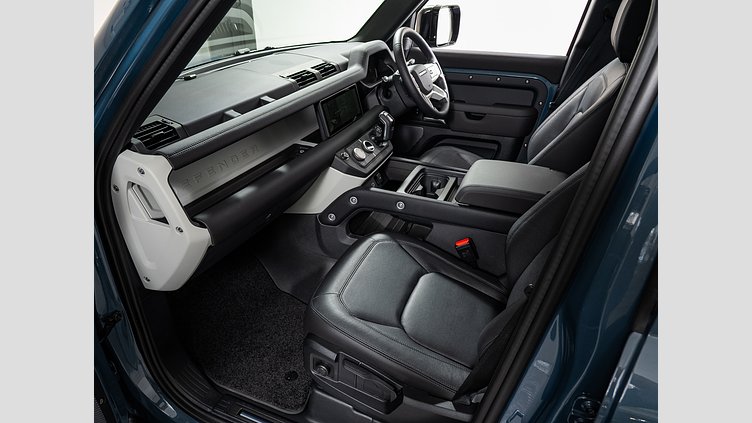 2024 認定中古車 Land Rover Defender 110 タスマンブルー D300 AWD（AT） S