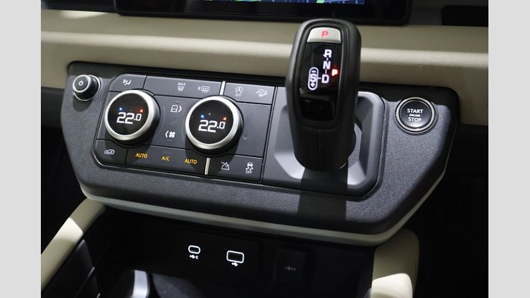 2023 認定中古車 Land Rover Defender 110 パンゲアグリーン D300 AWD（AT） S