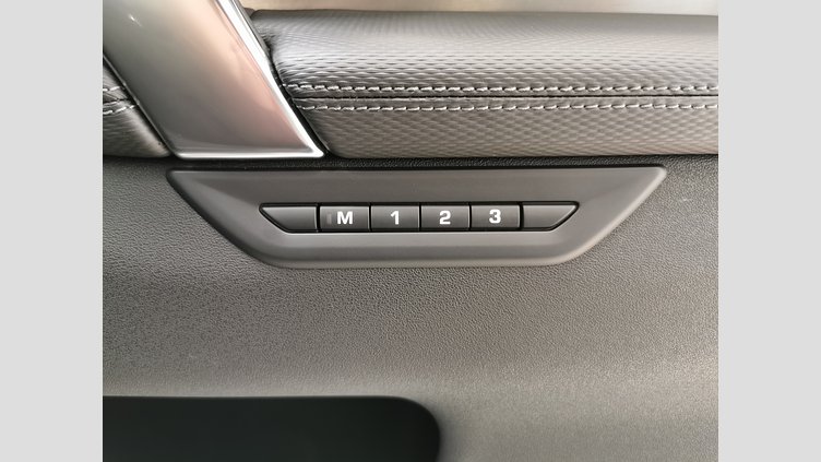 2024 認定中古車 Land Rover Discovery Sport オストゥーニパールホワイト P250（ガソリン） 標準ホイール DYNAMIC SE