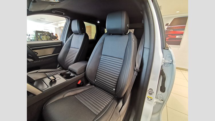 2024 認定中古車 Land Rover Discovery Sport オストゥーニパールホワイト P250（ガソリン） 標準ホイール DYNAMIC SE