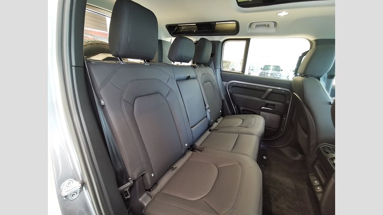 2023 認定中古車 Land Rover Defender 110 アイガーグレイ D300 AWD（AT） S