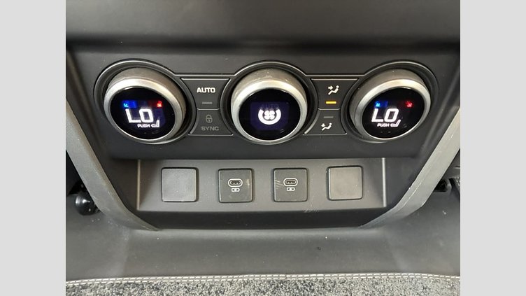2024 認定中古車 Land Rover Defender 90 フジホワイト D300 AWD（AT） X-DYNAMIC HSE