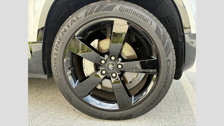 2024 認定中古車 Land Rover Defender 90 フジホワイト D300 AWD（AT） X-DYNAMIC HSE
