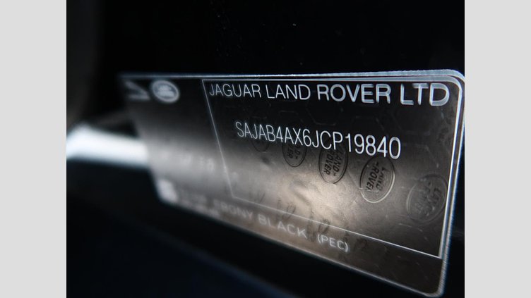 2017 認定中古車 Jaguar XE Narvik Black ガソリン ＸＥ ＳＥ
