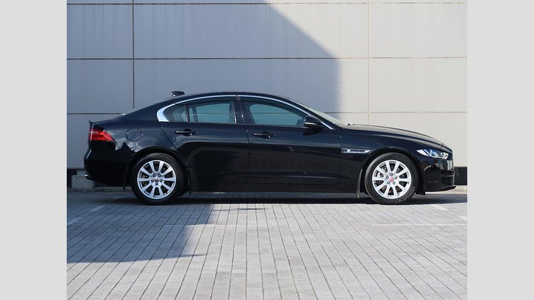2017 認定中古車 Jaguar XE Narvik Black ガソリン ＸＥ ＳＥ