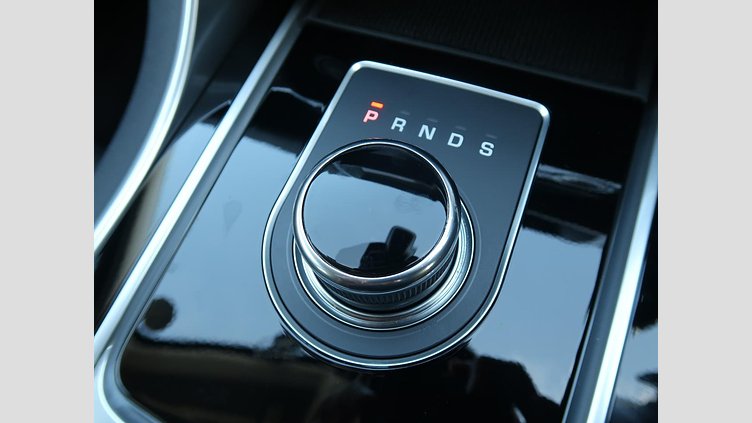 2017 認定中古車 Jaguar XE Narvik Black ガソリン ＸＥ ＳＥ