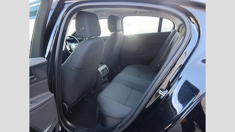 2017 認定中古車 Jaguar XE Narvik Black ガソリン ＸＥ ＳＥ