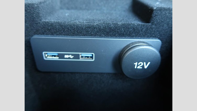 2017 認定中古車 Jaguar XE Narvik Black ガソリン ＸＥ ＳＥ