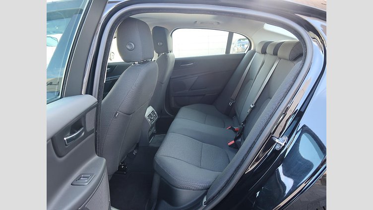 2017 認定中古車 Jaguar XE Narvik Black ガソリン ＸＥ ＳＥ
