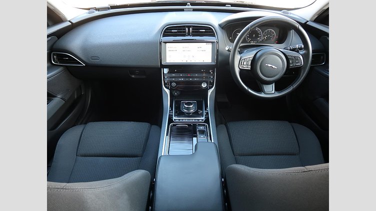 2017 認定中古車 Jaguar XE Narvik Black ガソリン ＸＥ ＳＥ
