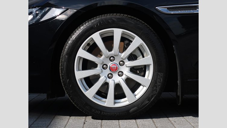 2017 認定中古車 Jaguar XE Narvik Black ガソリン ＸＥ ＳＥ