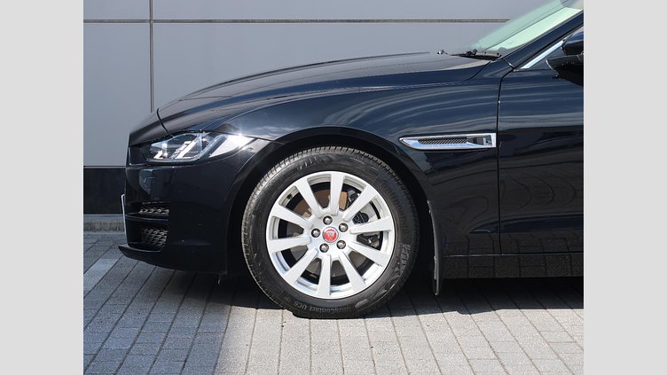 2017 認定中古車 Jaguar XE Narvik Black ガソリン ＸＥ ＳＥ