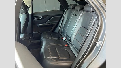 F-Pace 34