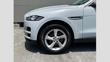 F-Pace 49