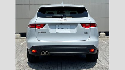 F-Pace 62