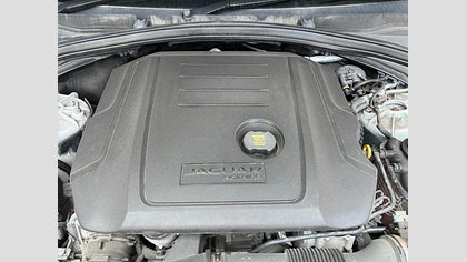 F-Pace 61