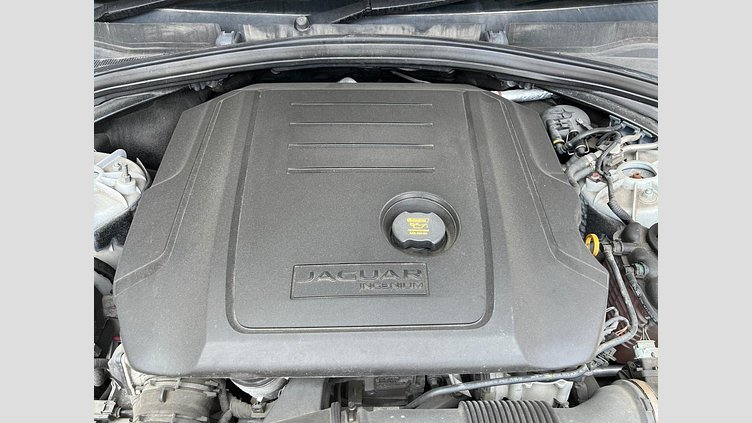 2016 認定中古車 Jaguar F-Pace Yulong White ディーゼル プレステージ