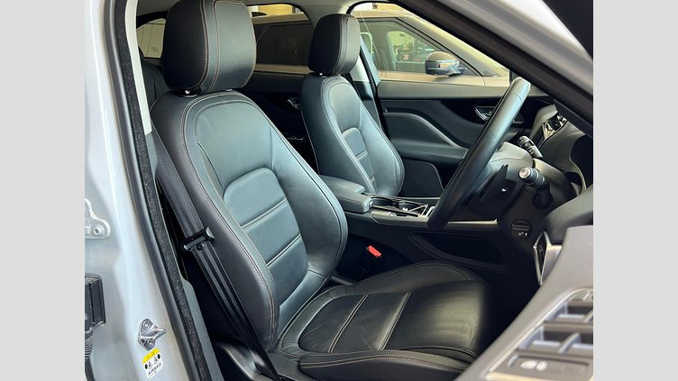 2016 認定中古車 Jaguar F-Pace Yulong White ディーゼル プレステージ