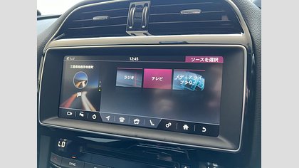 F-Pace 17