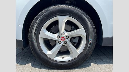 F-Pace 15