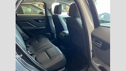 F-Pace 11