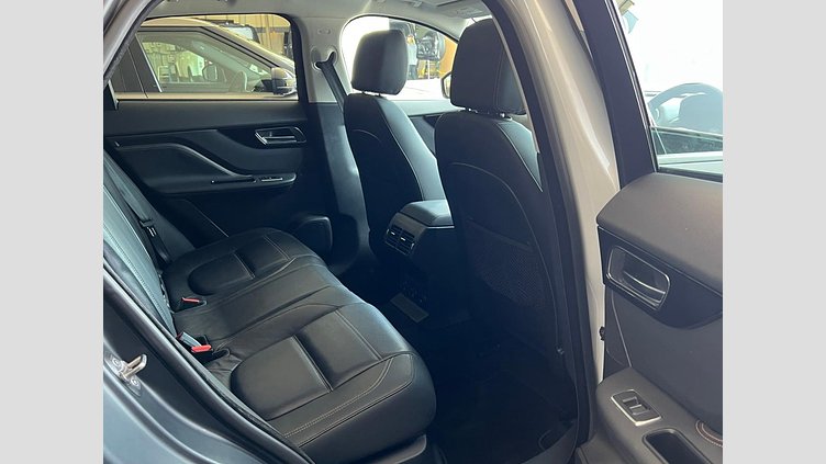 2016 認定中古車 Jaguar F-Pace Yulong White ディーゼル プレステージ