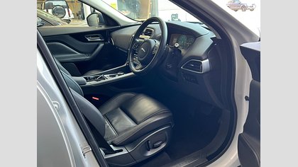 F-Pace 18