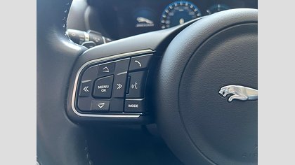 F-Pace 8