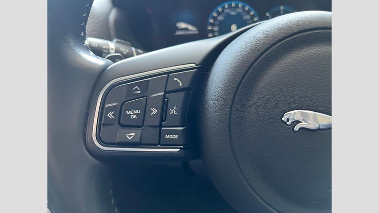 2016 認定中古車 Jaguar F-Pace Yulong White ディーゼル プレステージ