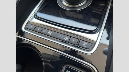 F-Pace 25