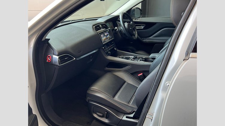 2016 認定中古車 Jaguar F-Pace Yulong White ディーゼル プレステージ