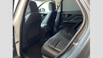 F-Pace 28
