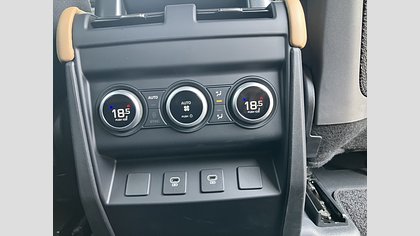 Defender 130 19