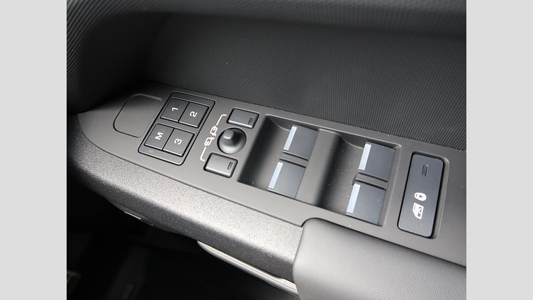 2025 認定中古車 Land Rover Defender 110 ペトラカッパー P635 ガソリンV8マイルドハイブリッド OCTA